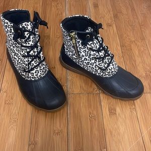 Brand new, NEVER WORN Sperry top slider duck boots